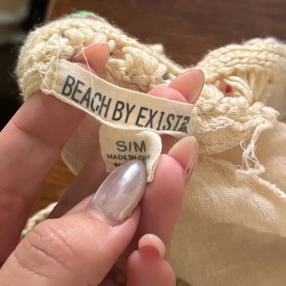 Cream Crochet-Trim Tunic Top with Fringe Accent and Open Back - Picture 2 of 7